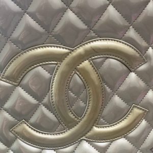Teinture sac Chanel, avant rénovation par L'atelier de Kro