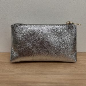 Trousse en cuir irisé argent